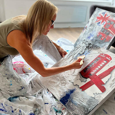 claudine painting a london canvas