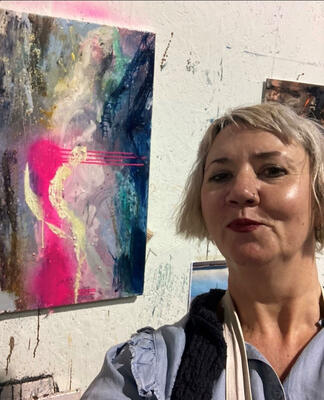 Michelle is a mixed media artist working from her new studio as part of the artsgatewayMK community. She is currently exploring our visual and visceral connections to the landscapes around us.