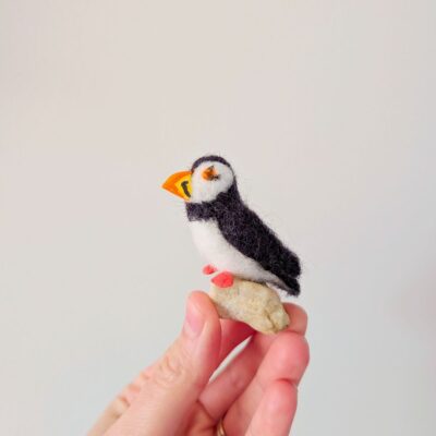 Creature Crafts: Mini needle felt puffin on a pebble. Handmade using needle felted. A great gift for puffin lovers.
