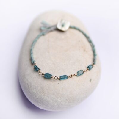Izabela Rocks - Crochet Jewellery: Silk Knotted Bracelet With Apatite