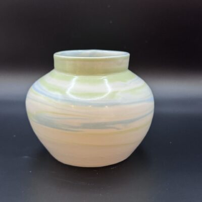 Fiona Wilcock: Agateware vessel. Porcelain.